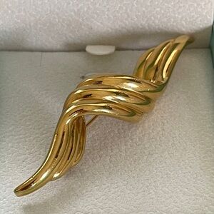 NAPIER Twisted brooch